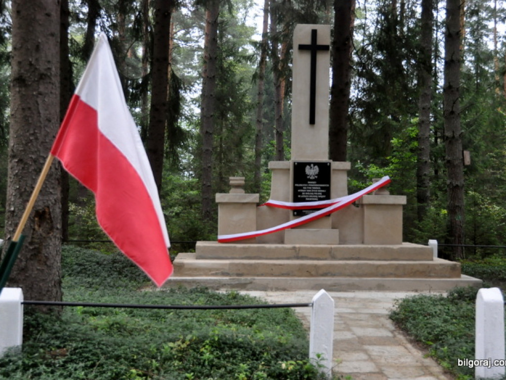 Pomnik w Osadzie Starzyzna ma nowe przesłanie (FOTO)