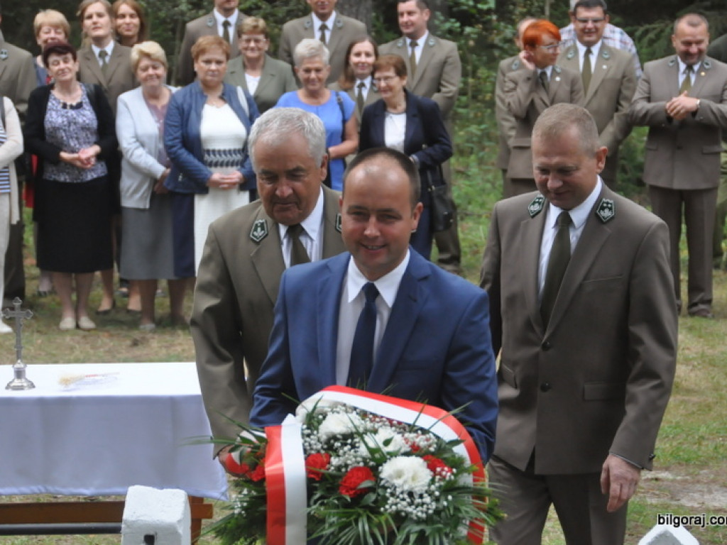 Pomnik w Osadzie Starzyzna ma nowe przesłanie (FOTO)