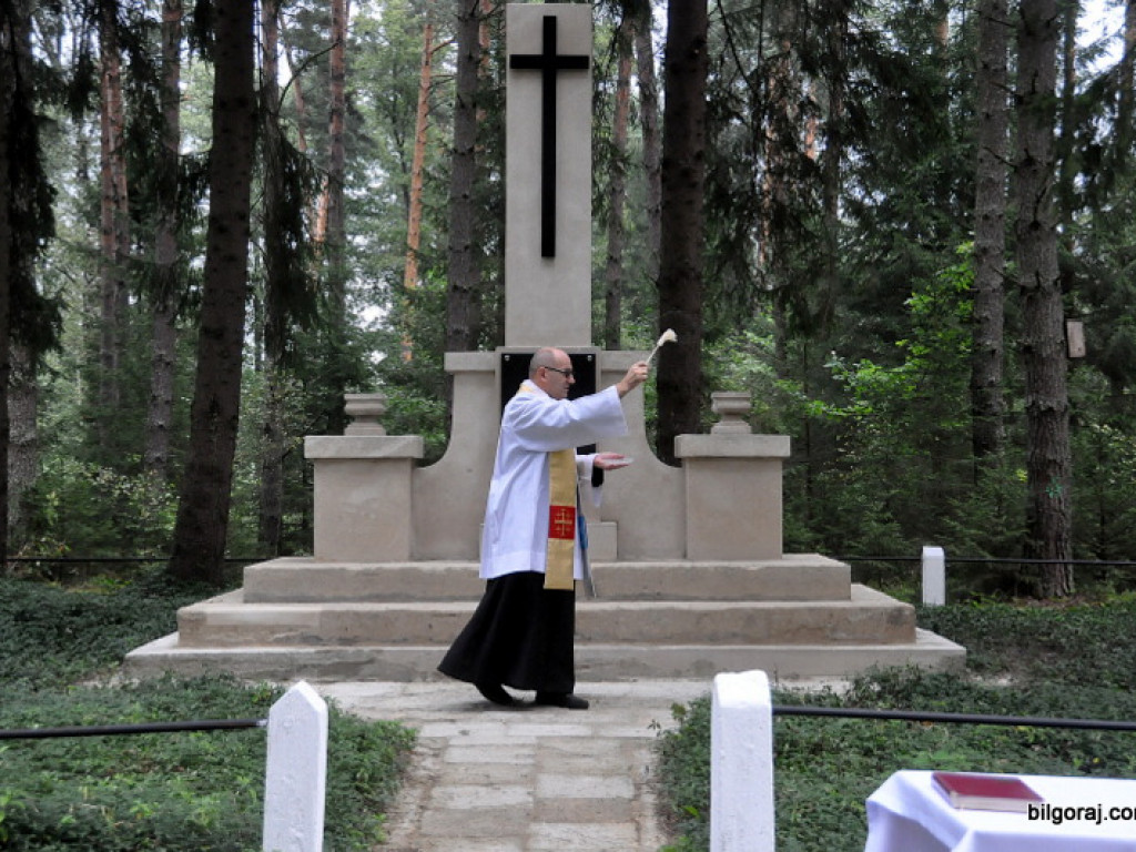 Pomnik w Osadzie Starzyzna ma nowe przesłanie (FOTO)