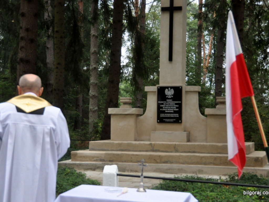 Pomnik w Osadzie Starzyzna ma nowe przesłanie (FOTO)