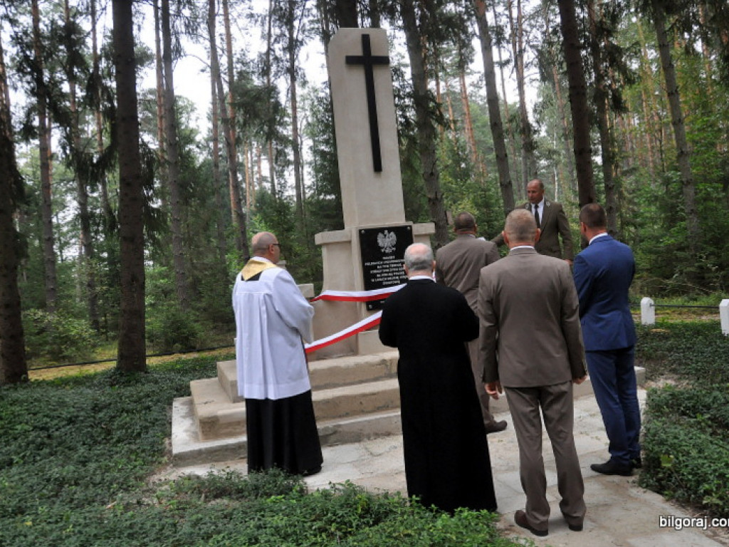 Pomnik w Osadzie Starzyzna ma nowe przesłanie (FOTO)