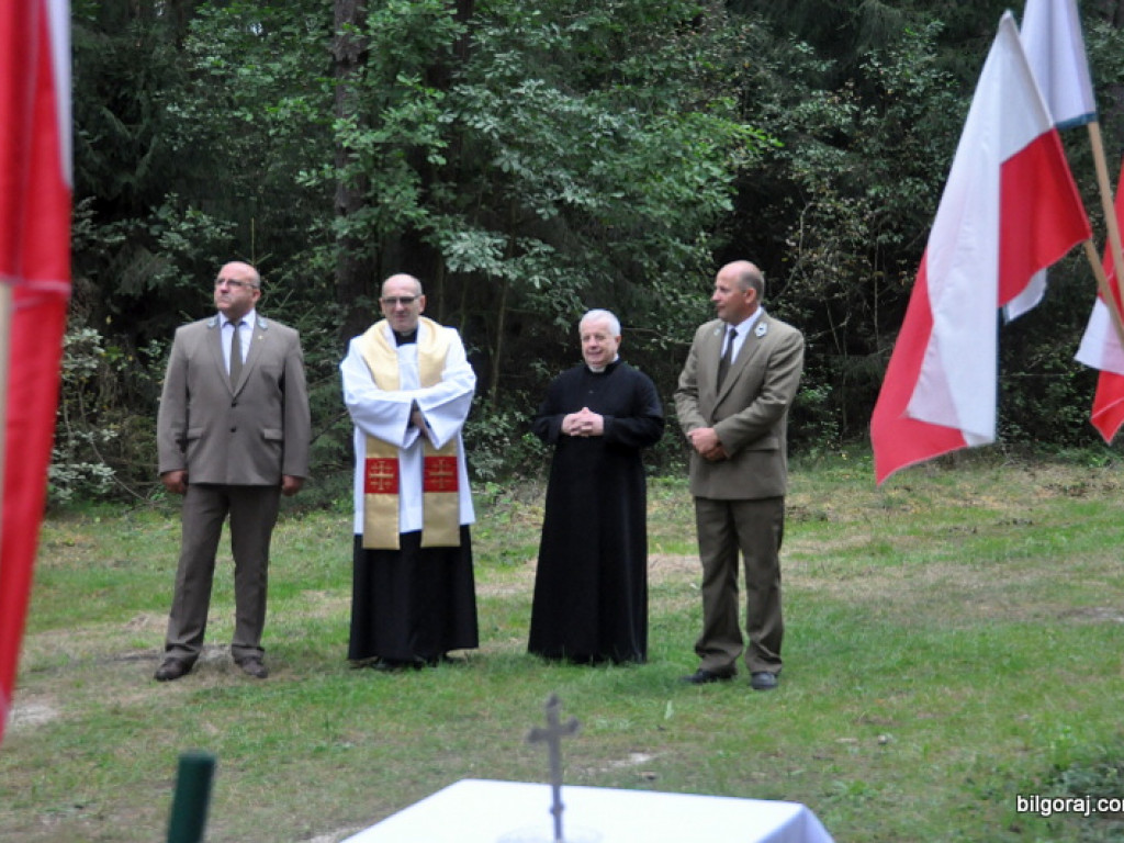 Pomnik w Osadzie Starzyzna ma nowe przesłanie (FOTO)
