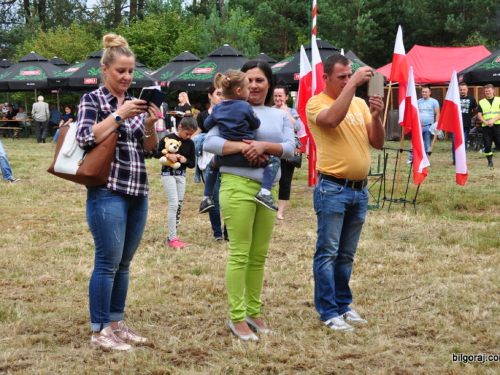 Patriotyczny piknik rodzinny w Dąbrowicy (FOTO)