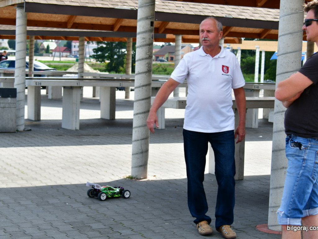 Modele kołowe i gąsienicowe na targu przy Jagiełły (FOTO)