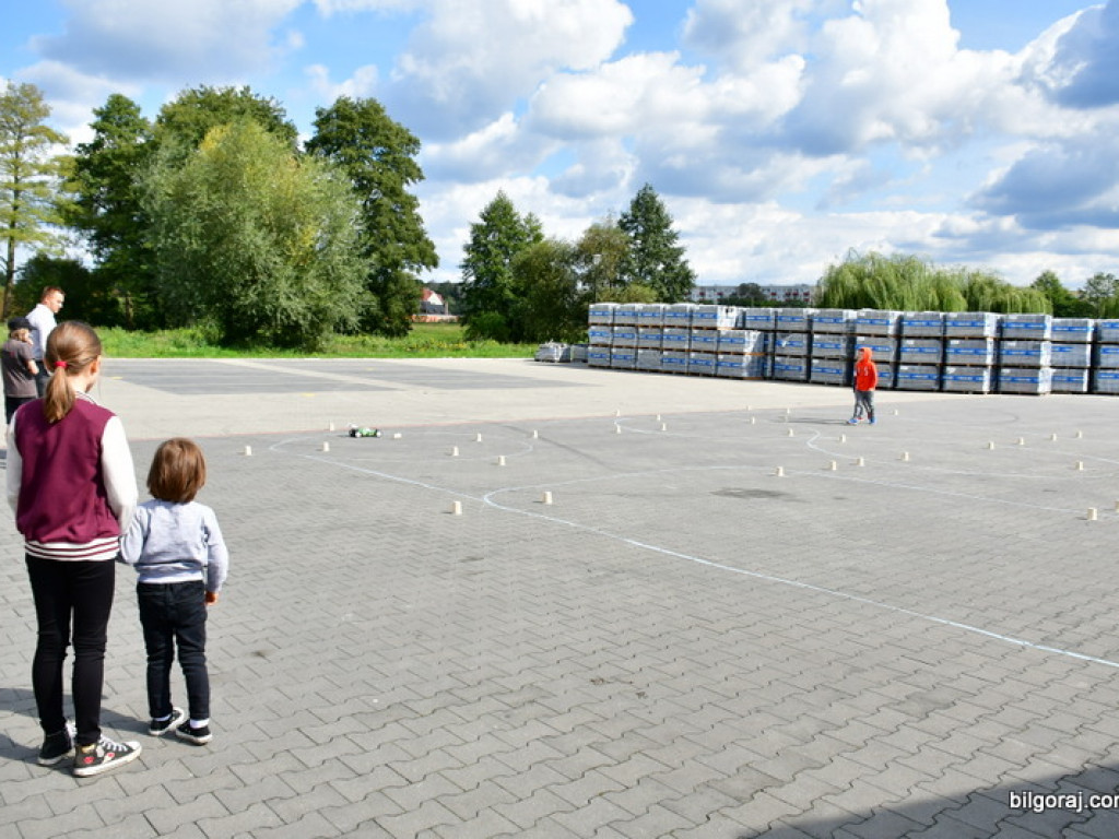 Modele kołowe i gąsienicowe na targu przy Jagiełły (FOTO)