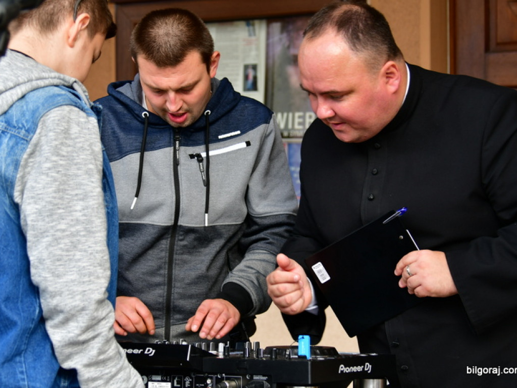Patriotyczny piknik w parafii św. Jana Pawła II (FOTO)