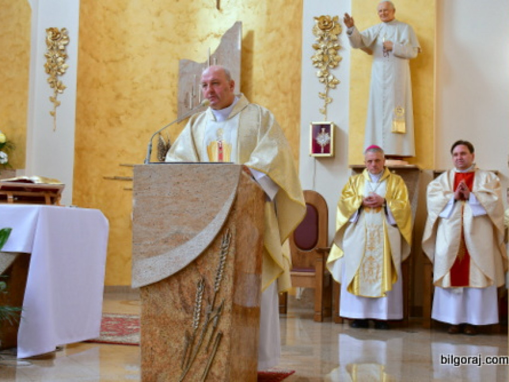 Biłgoraj. Mieszkańcy Miasta uczcili osobę Jana Pawła II (FOTO)