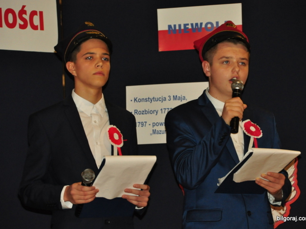 Patriotyczny wieczór w Majdanie Starym (FOTO)