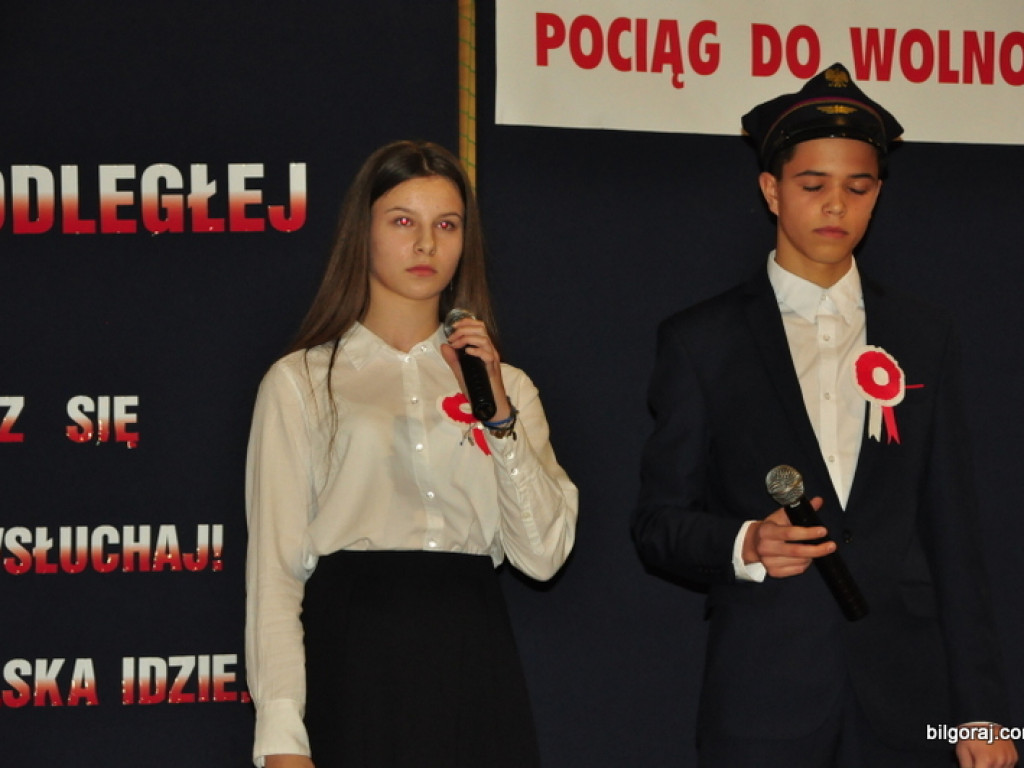 Patriotyczny wieczór w Majdanie Starym (FOTO)