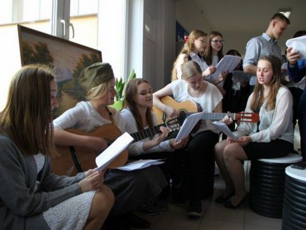 Uroczyste obchody Narodowego Święta Niepodległości w I LO im. ONZ (FOTO)