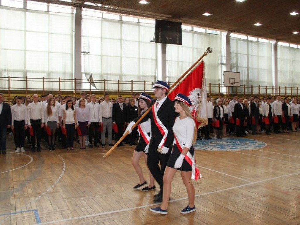 Uroczyste obchody Narodowego Święta Niepodległości w I LO im. ONZ (FOTO)