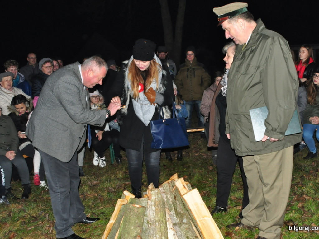 W Obszy zapłonęły ognie niepodległości (FOTO)