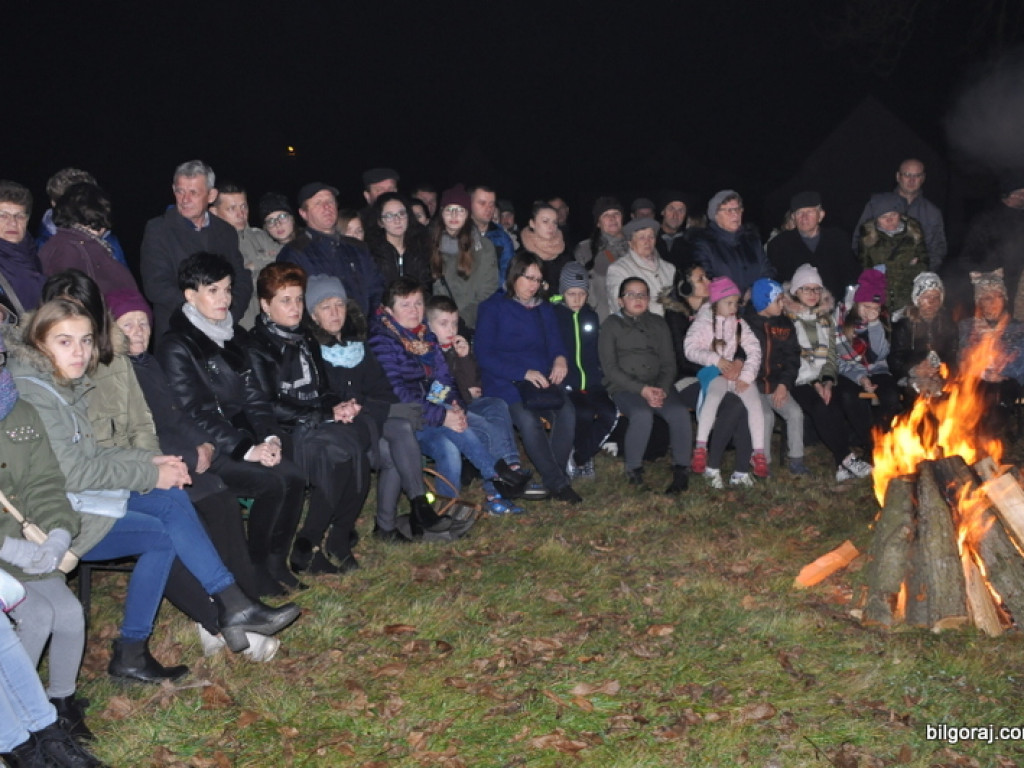 W Obszy zapłonęły ognie niepodległości (FOTO)