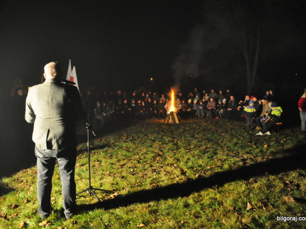 W Obszy zapłonęły ognie niepodległości (FOTO)