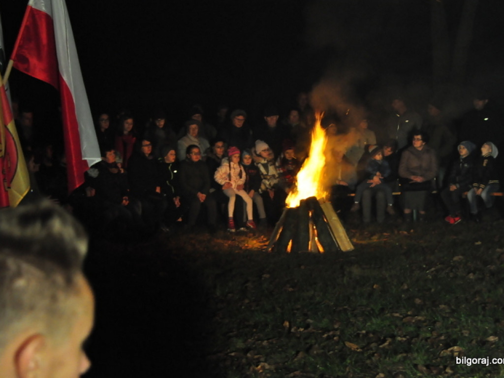 W Obszy zapłonęły ognie niepodległości (FOTO)