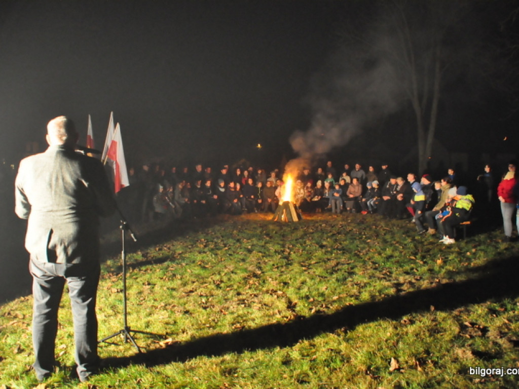W Obszy zapłonęły ognie niepodległości (FOTO)