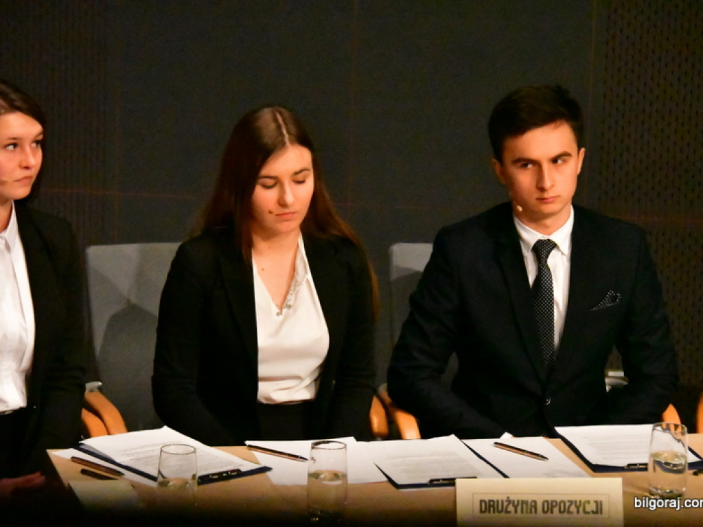 Debaty oksfordzkie w Biłgoraju. W finale zwyciężył ONZ (FOTO)