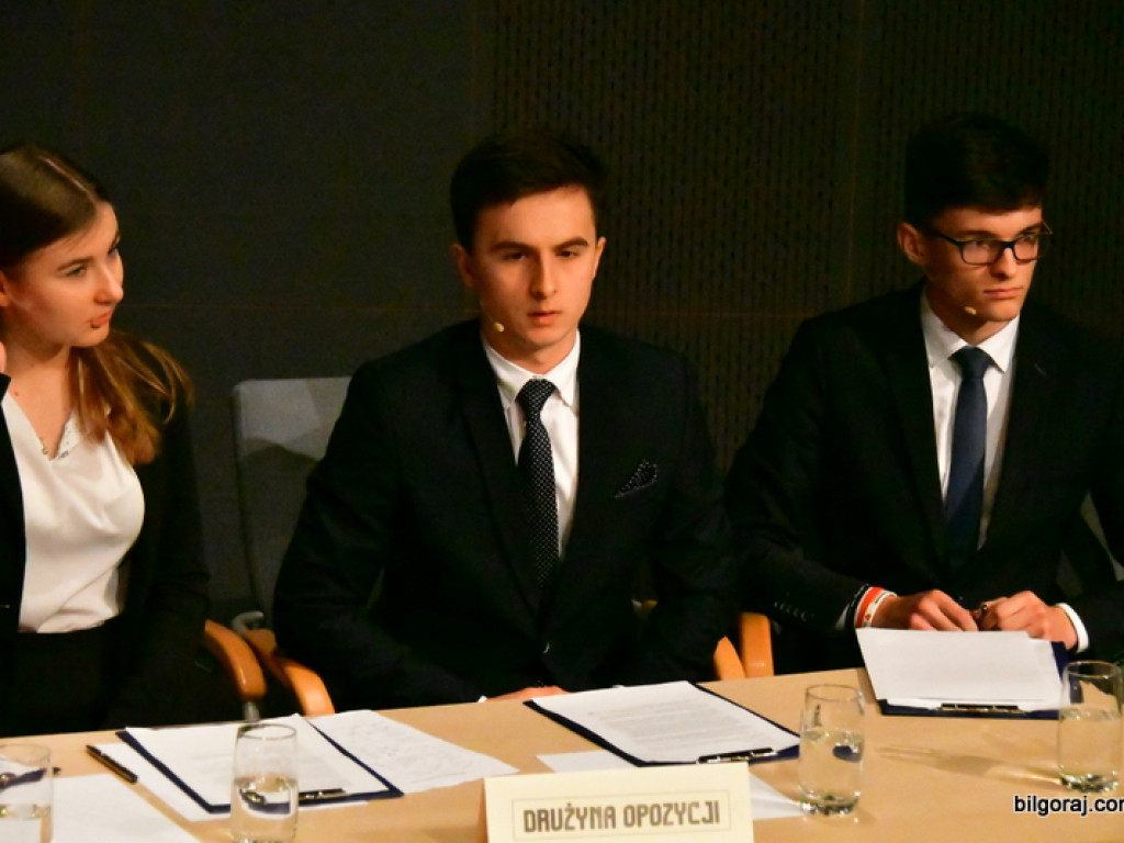 Debaty oksfordzkie w Biłgoraju. W finale zwyciężył ONZ (FOTO)