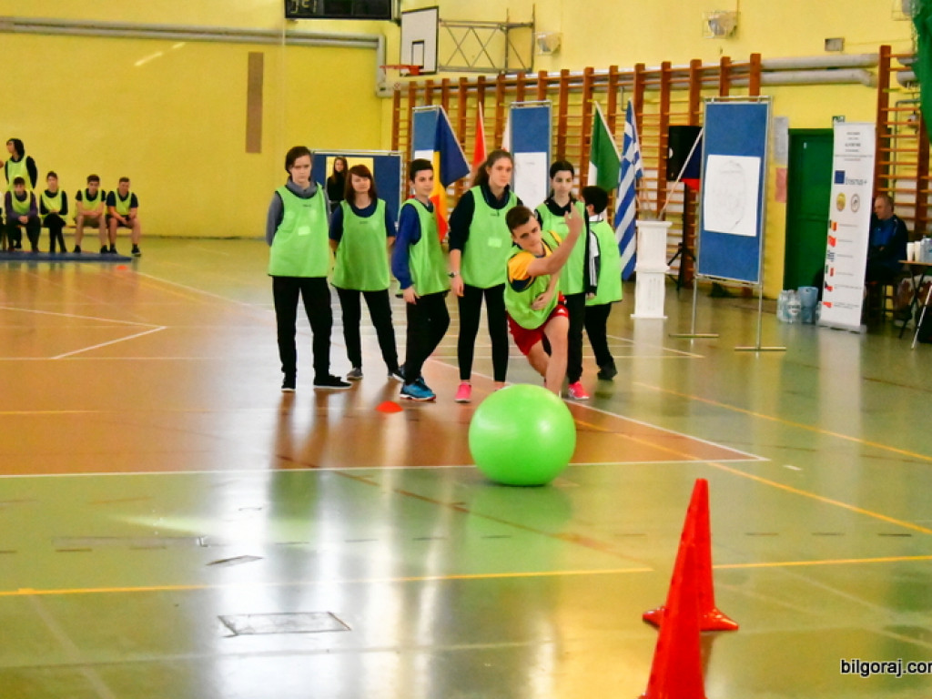 Międzynarodowa zabawa na sportowo (FOTO)