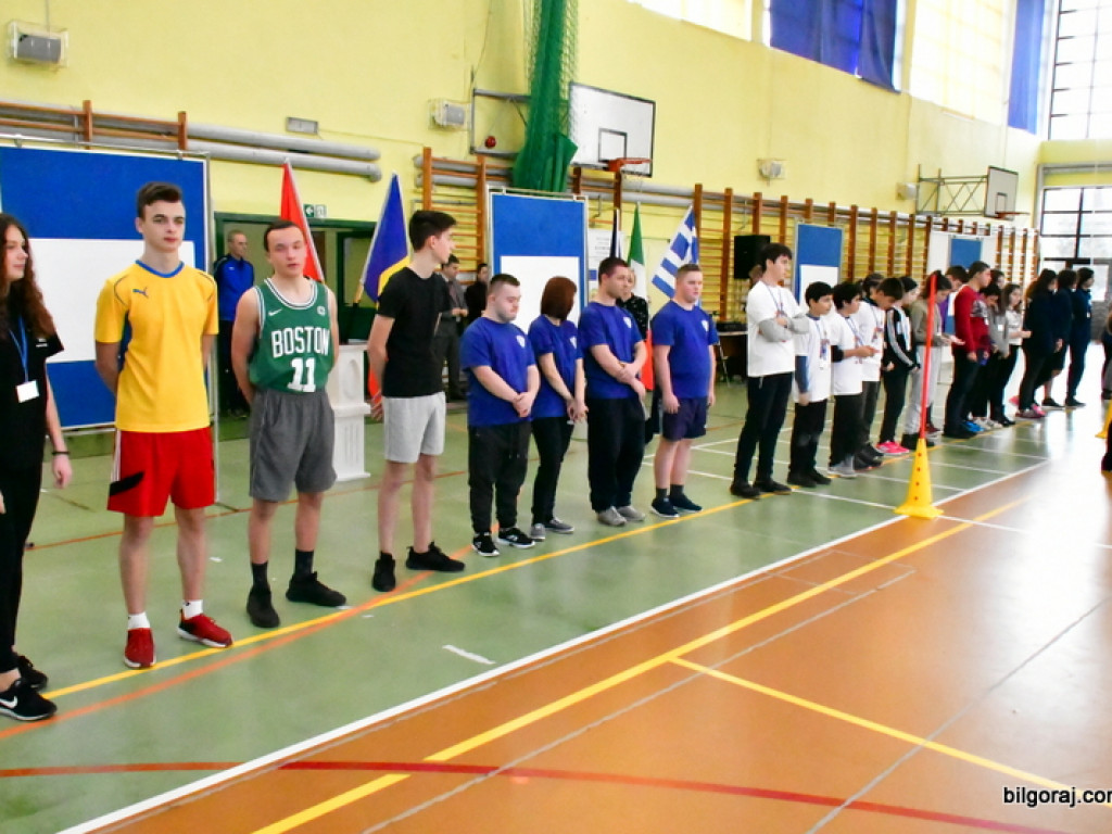 Międzynarodowa zabawa na sportowo (FOTO)
