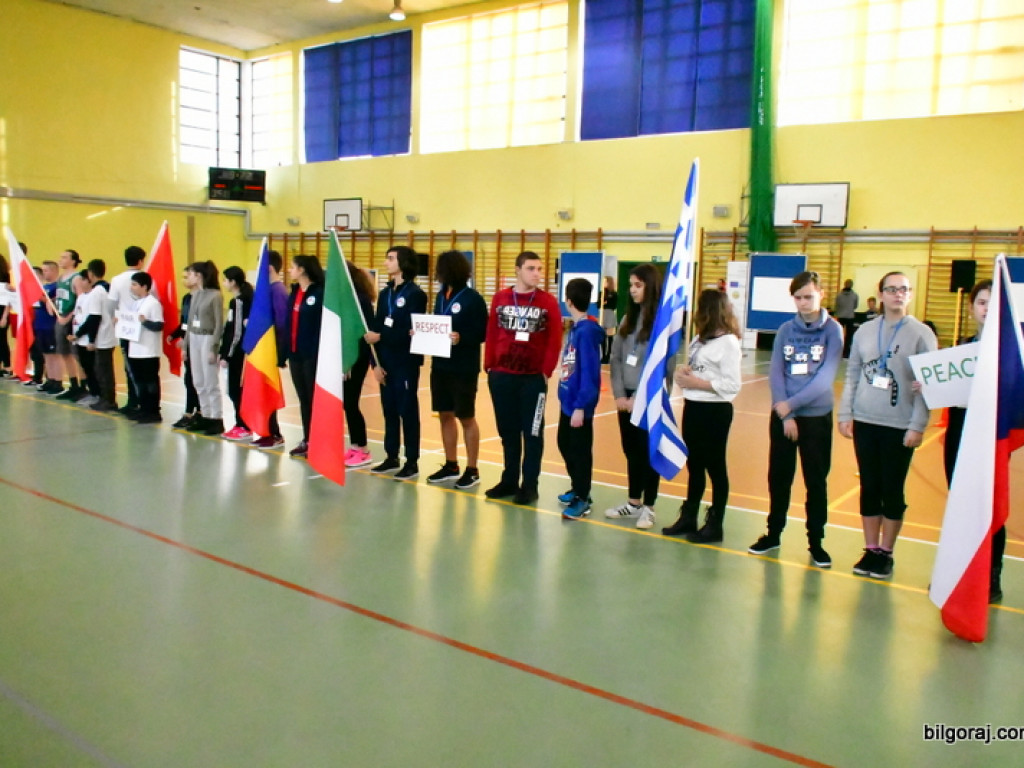 Międzynarodowa zabawa na sportowo (FOTO)