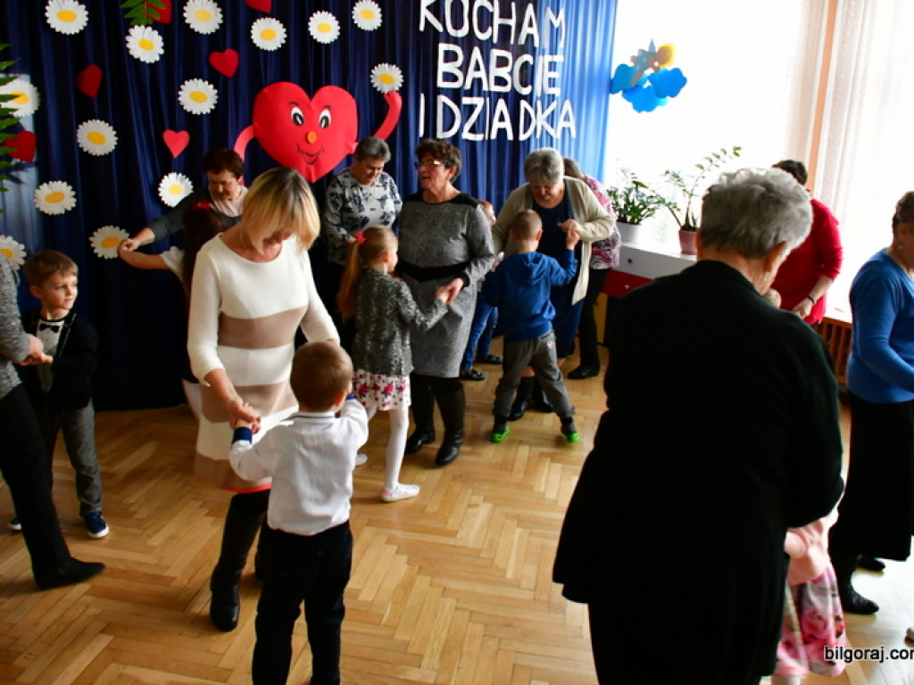 Dzień Babci i Dziadka w Samorządowym Przedszkolu Nr 3 w Biłgoraju (FOTO)