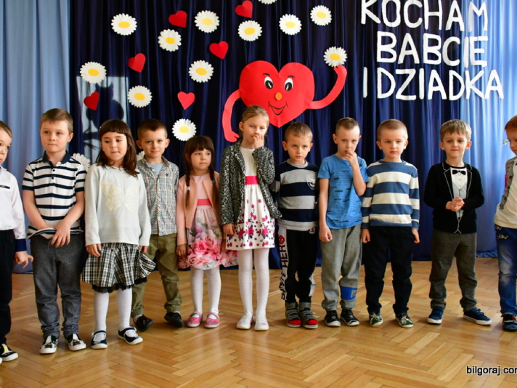 Dzień Babci i Dziadka w Samorządowym Przedszkolu Nr 3 w Biłgoraju (FOTO)