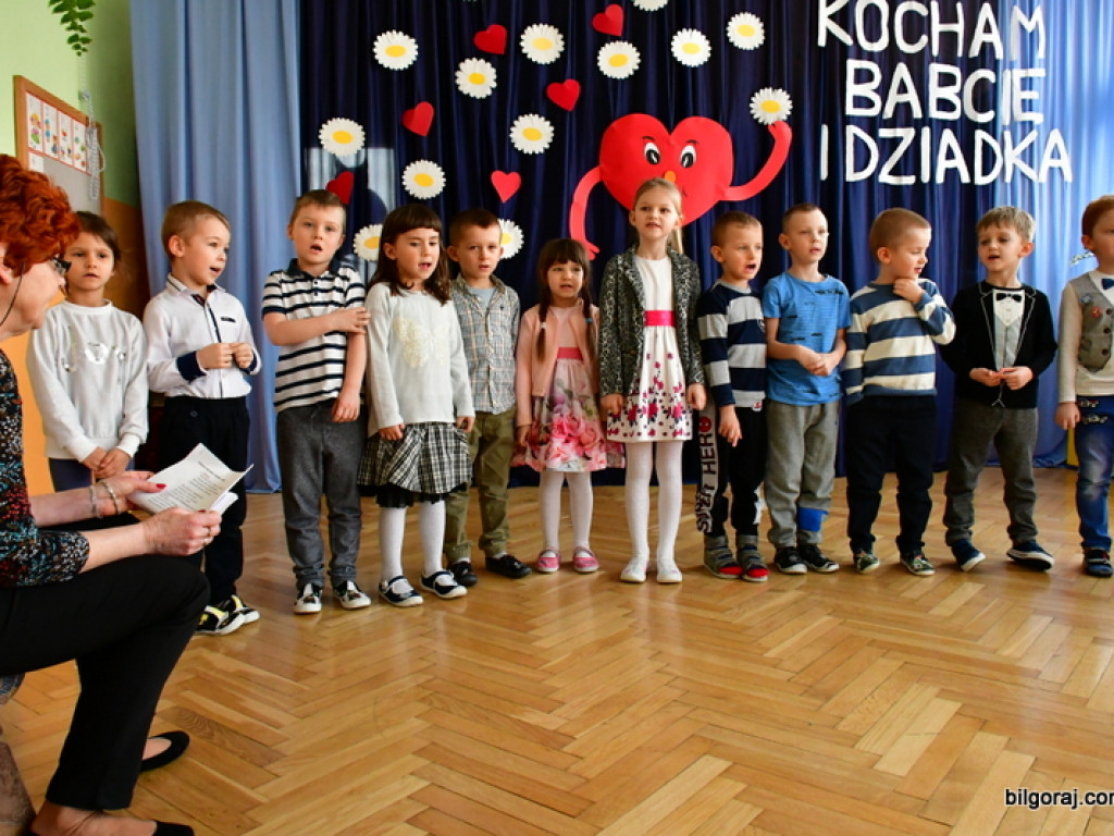 Dzień Babci i Dziadka w Samorządowym Przedszkolu Nr 3 w Biłgoraju (FOTO)
