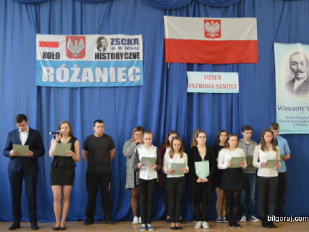 Młodzież w Różańcu złożyła hołd Patronowi i Żołnierzom Niezłomnym