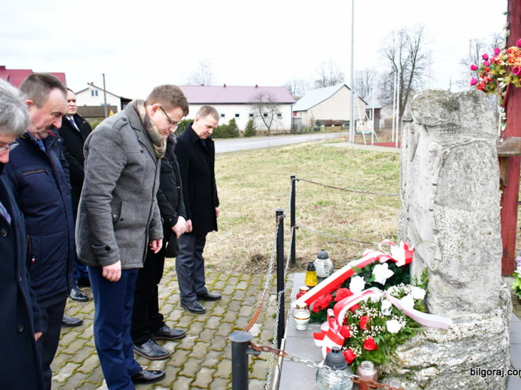 Umarłych wieczność dotąd trwa, dokąd pamięcią się im płaci... 76. rocznica pacyfikacji Różańca (FOTO)
