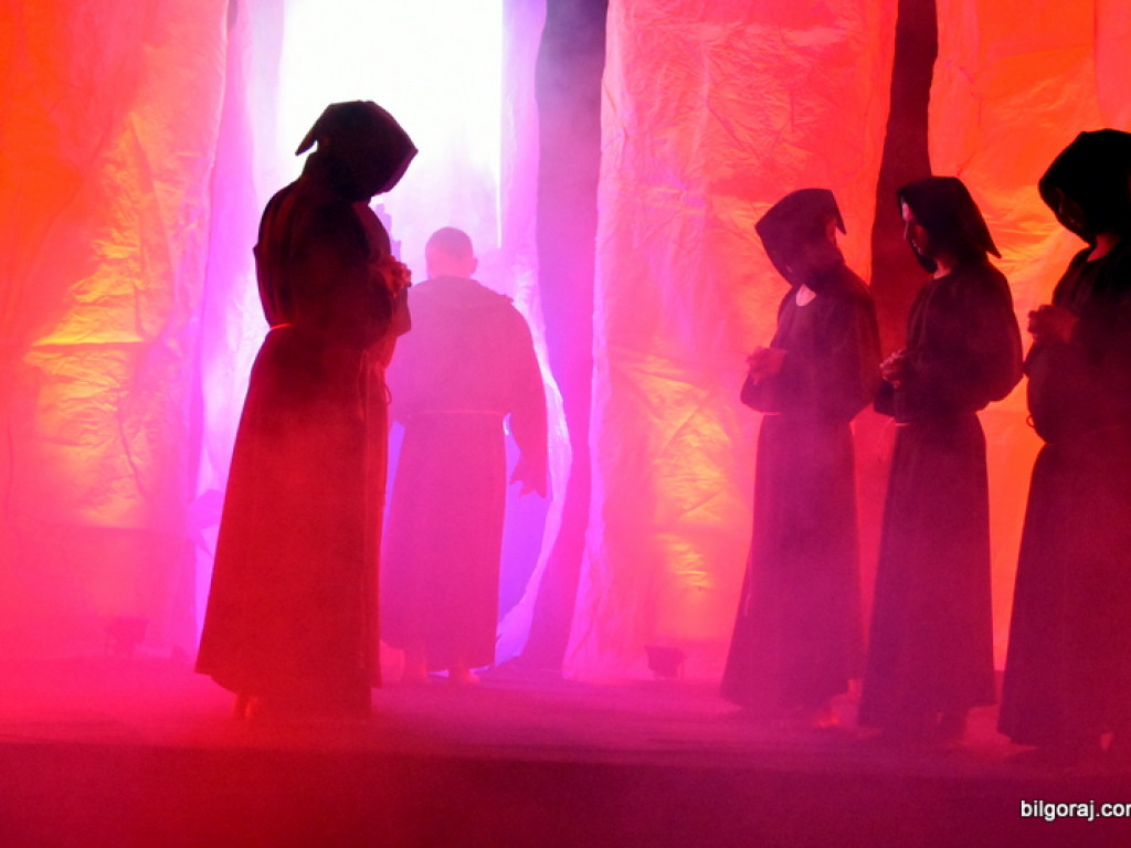 Brat naszego Boga. Spektakl na podstawie sztuki Karola Wojtyły wystawiono w Łukowej (FOTO)