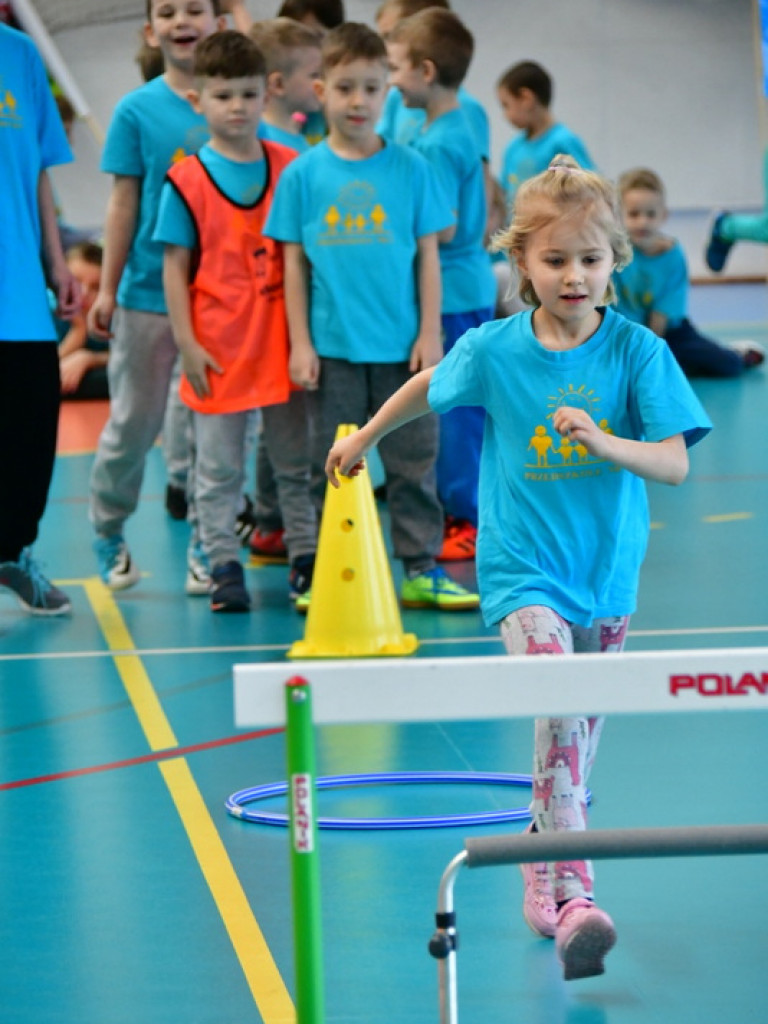 Przedszkolaki powitały wiosnę... na sportowo (FOTO)