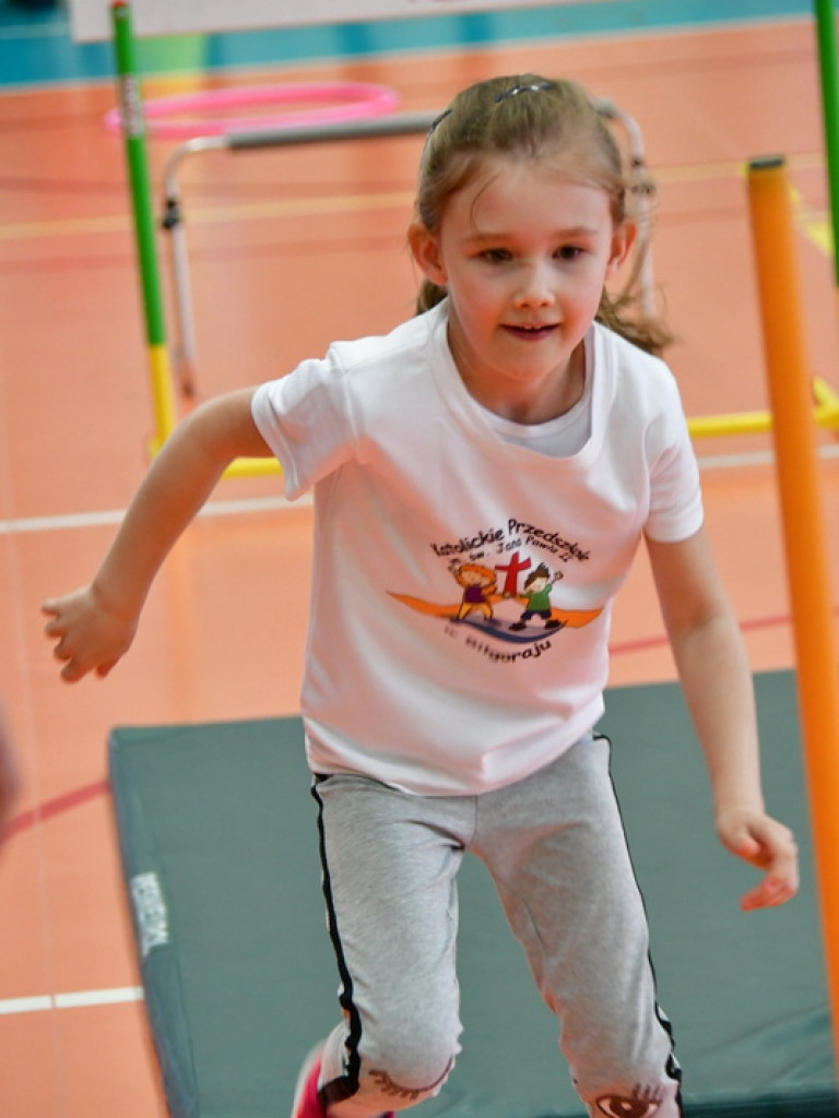 Przedszkolaki powitały wiosnę... na sportowo (FOTO)