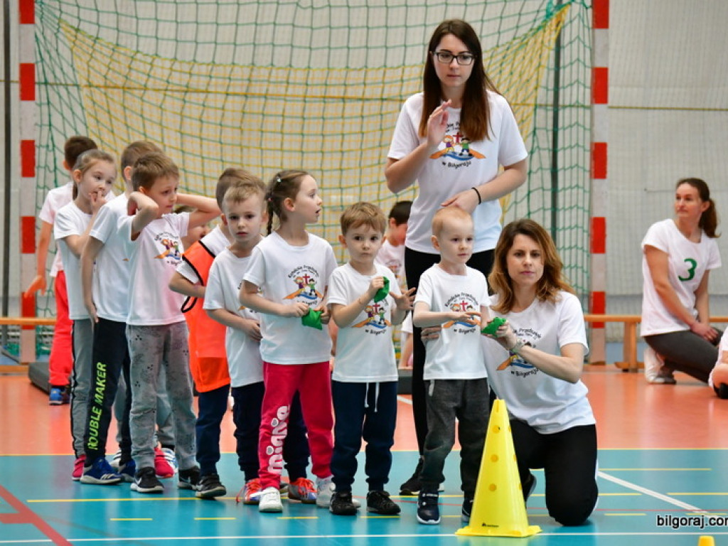Przedszkolaki powitały wiosnę... na sportowo (FOTO)
