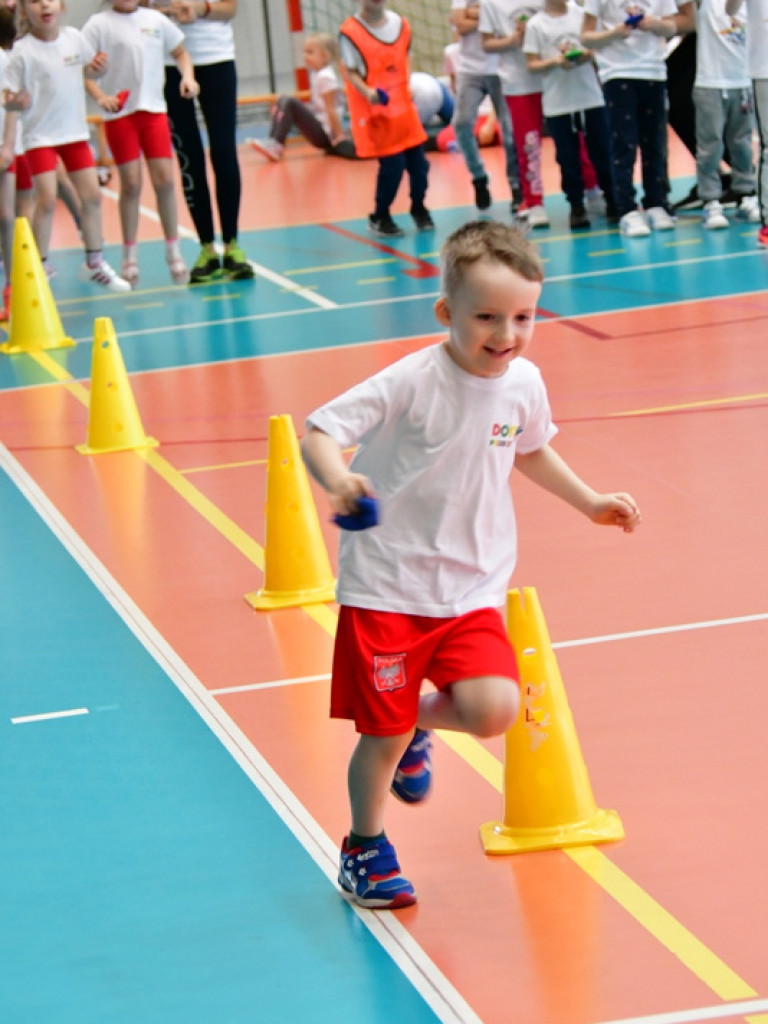 Przedszkolaki powitały wiosnę... na sportowo (FOTO)