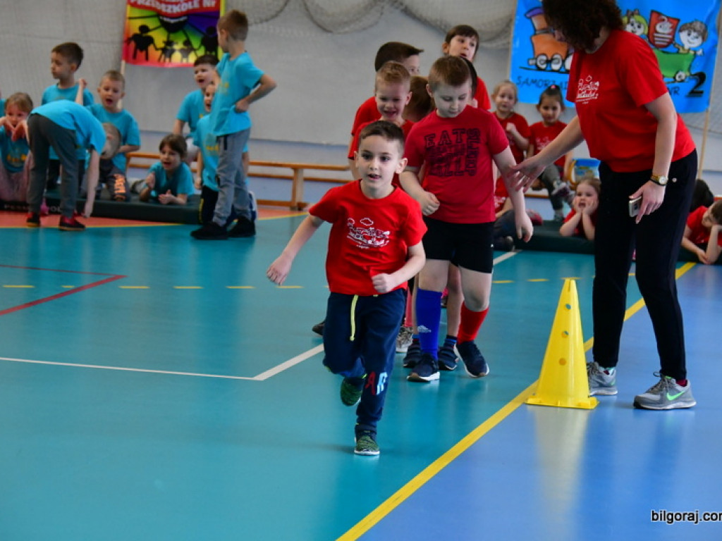 Przedszkolaki powitały wiosnę... na sportowo (FOTO)