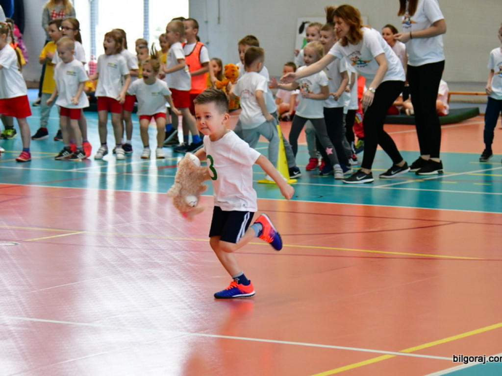 Przedszkolaki powitały wiosnę... na sportowo (FOTO)