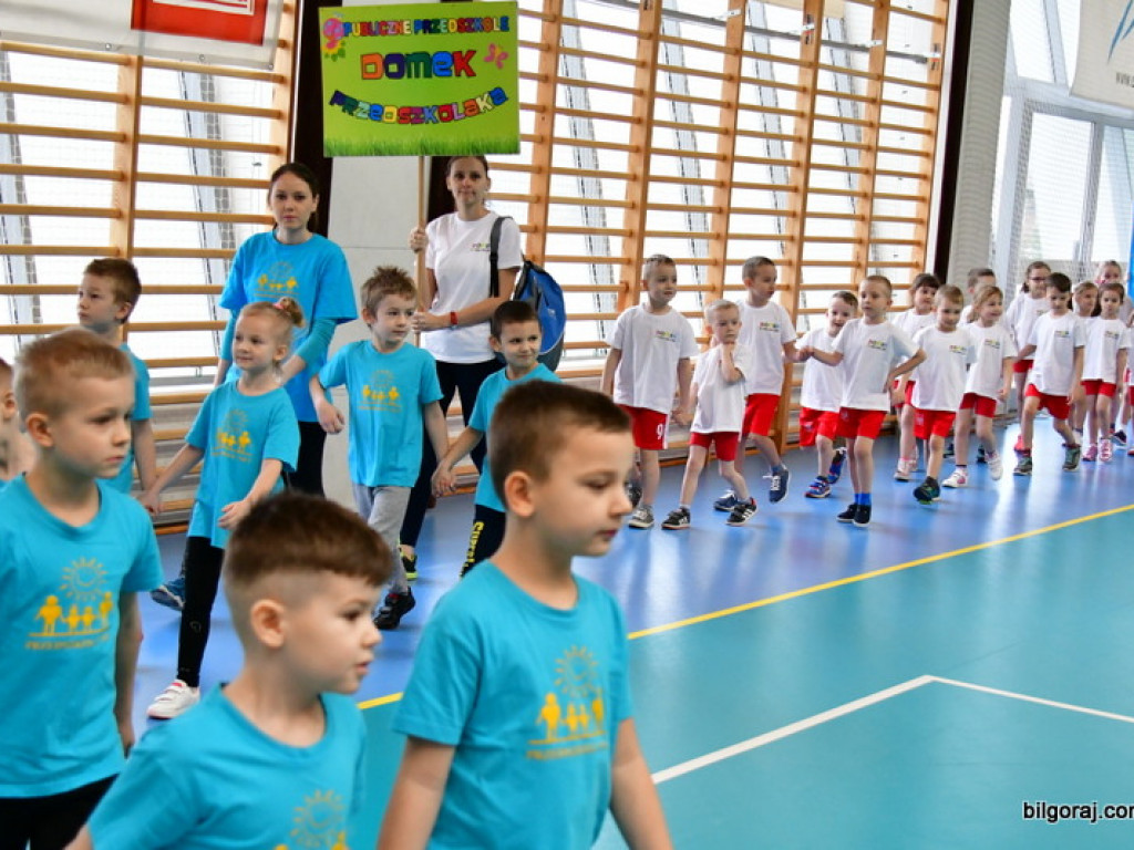Przedszkolaki powitały wiosnę... na sportowo (FOTO)