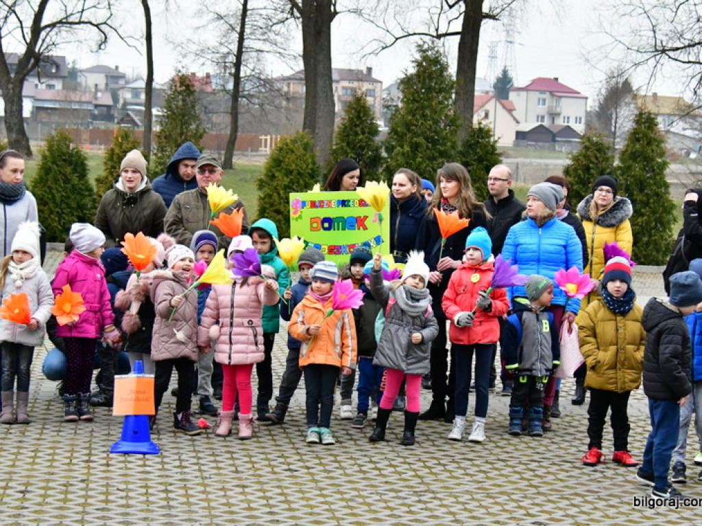 Przedszkolaki powitały wiosnę... na sportowo (FOTO)