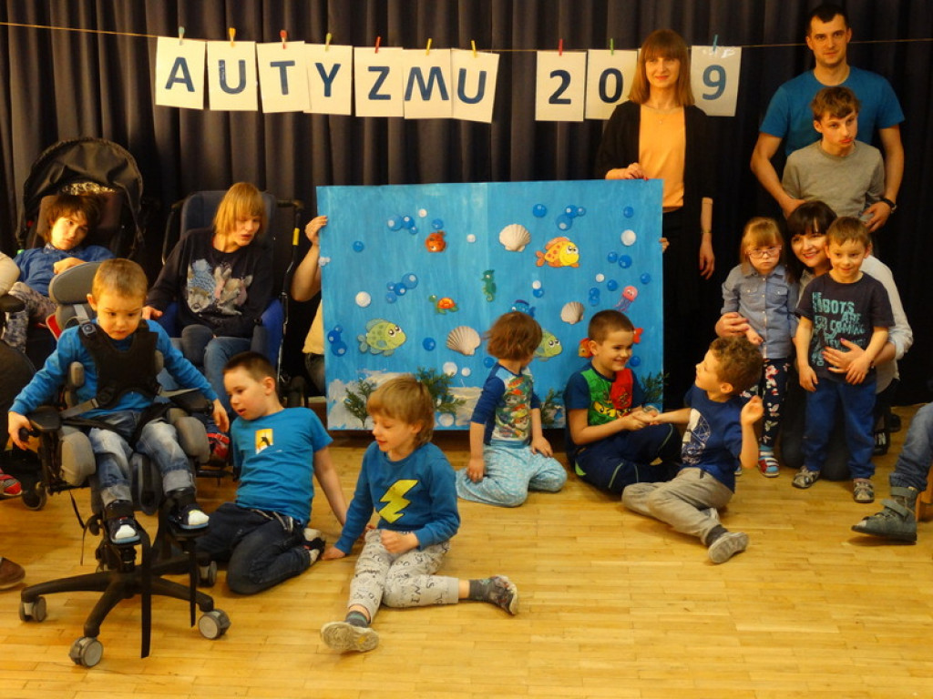 W geście solidarności z autystami (FOTO)