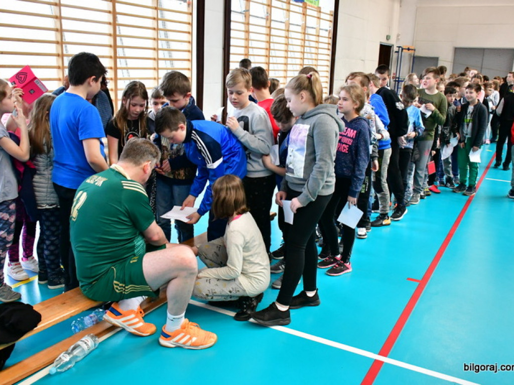 Siatkówka, kiermasz i otwarte serca dla Kubusia Pawęzki (FOTO)