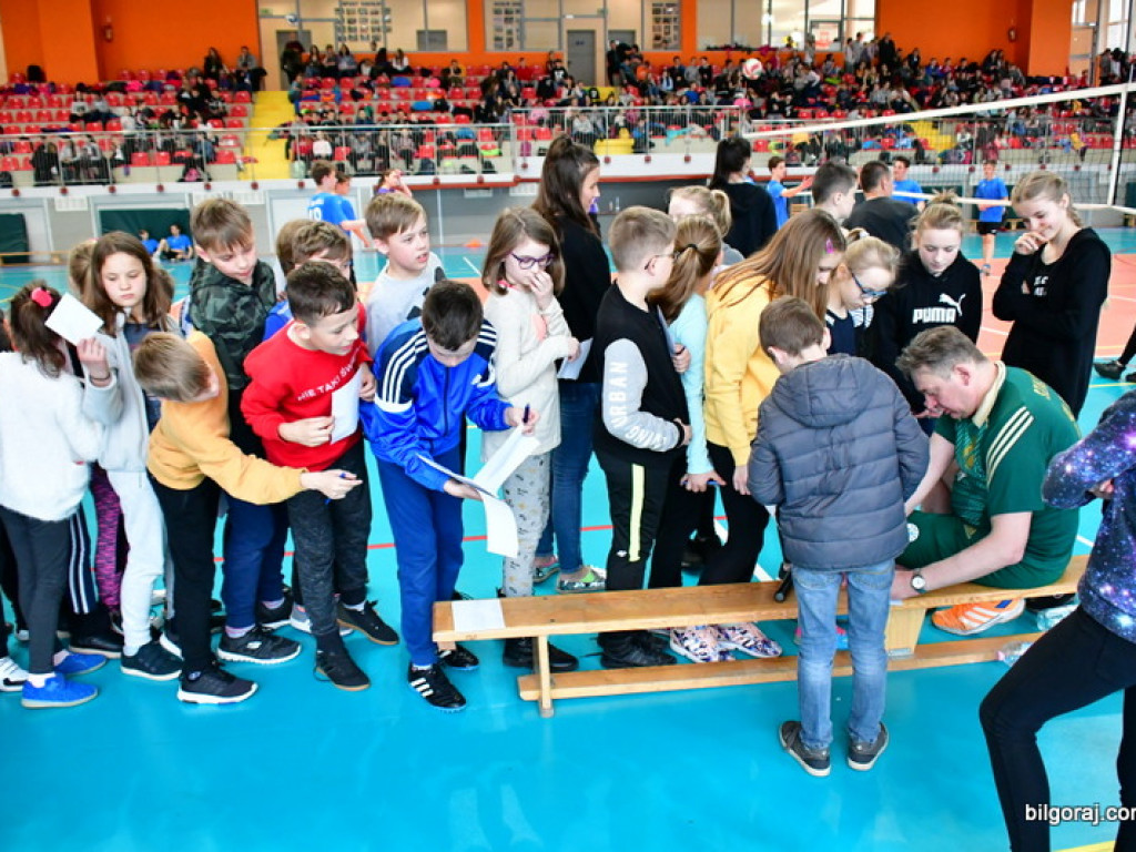 Siatkówka, kiermasz i otwarte serca dla Kubusia Pawęzki (FOTO)