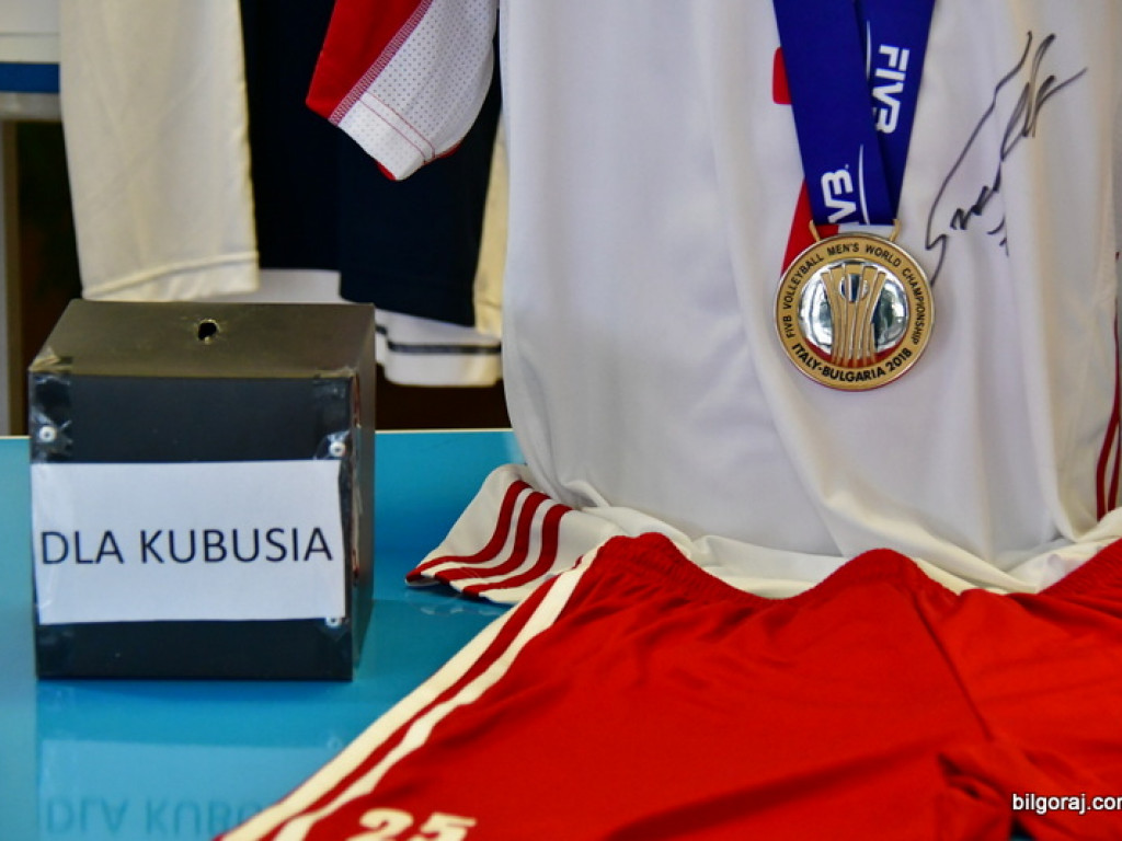 Siatkówka, kiermasz i otwarte serca dla Kubusia Pawęzki (FOTO)