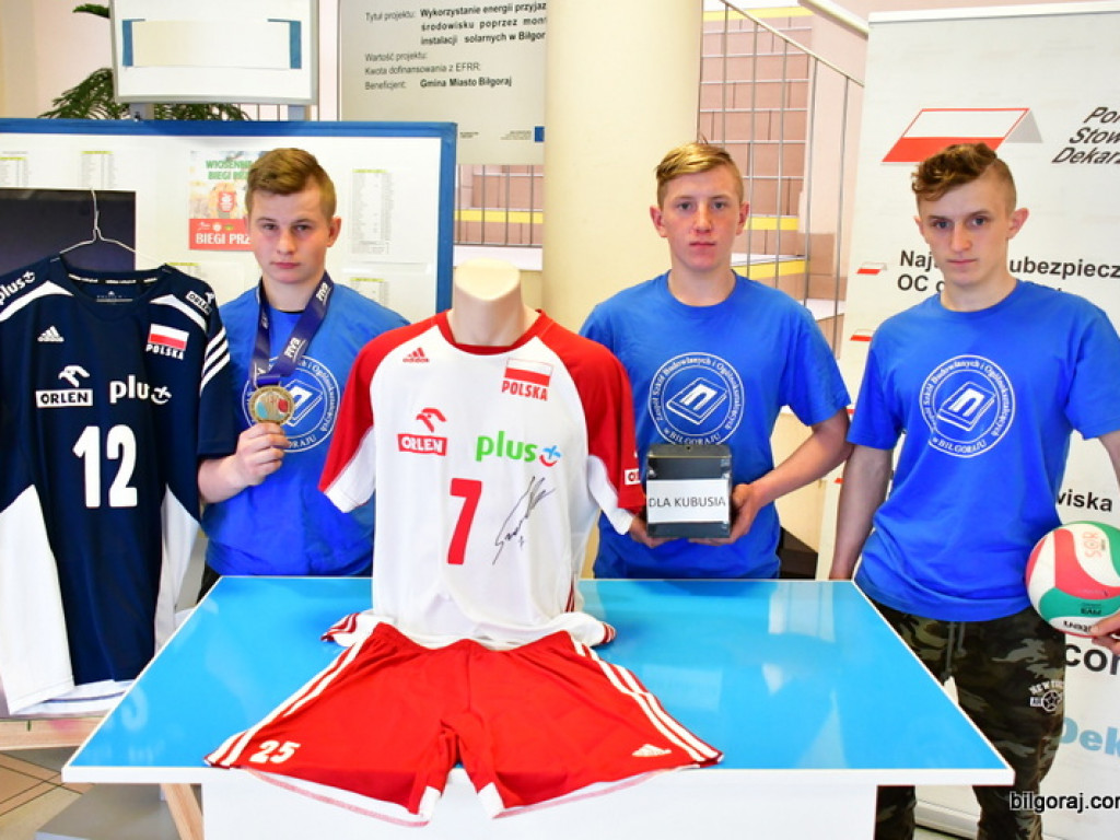Siatkówka, kiermasz i otwarte serca dla Kubusia Pawęzki (FOTO)