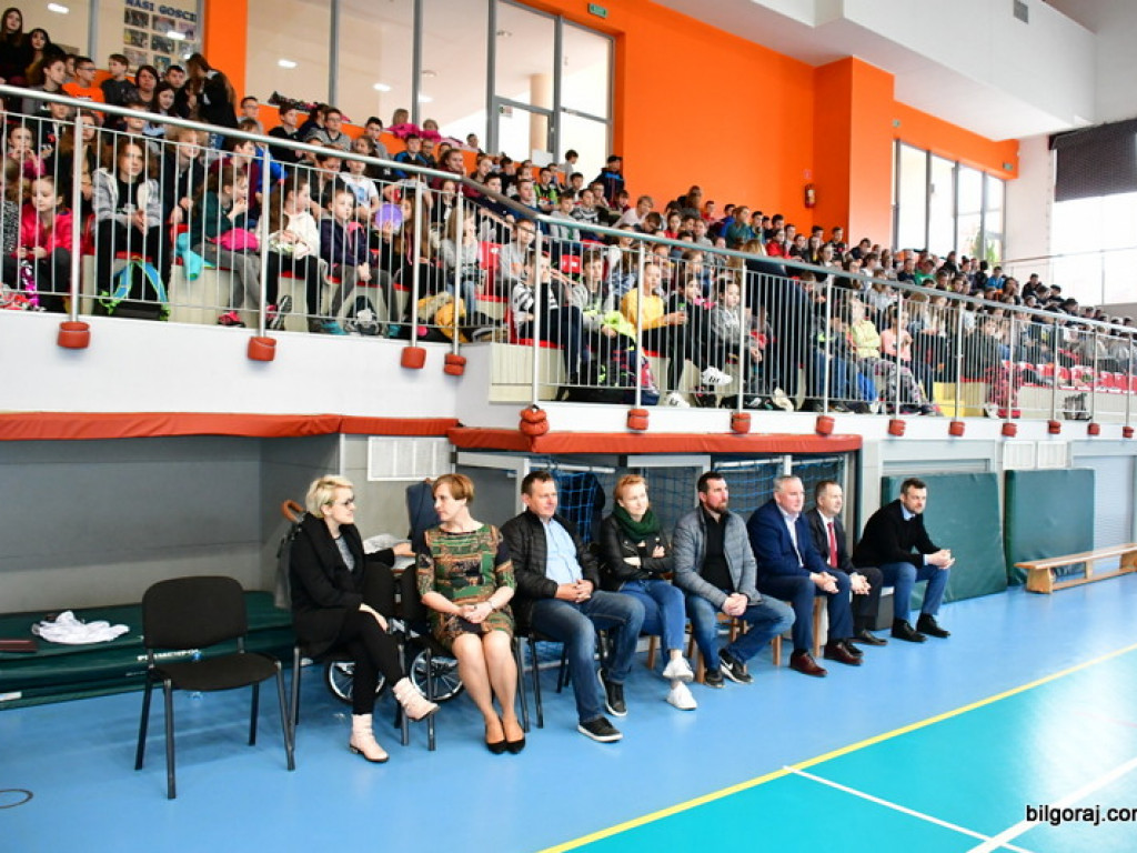 Siatkówka, kiermasz i otwarte serca dla Kubusia Pawęzki (FOTO)