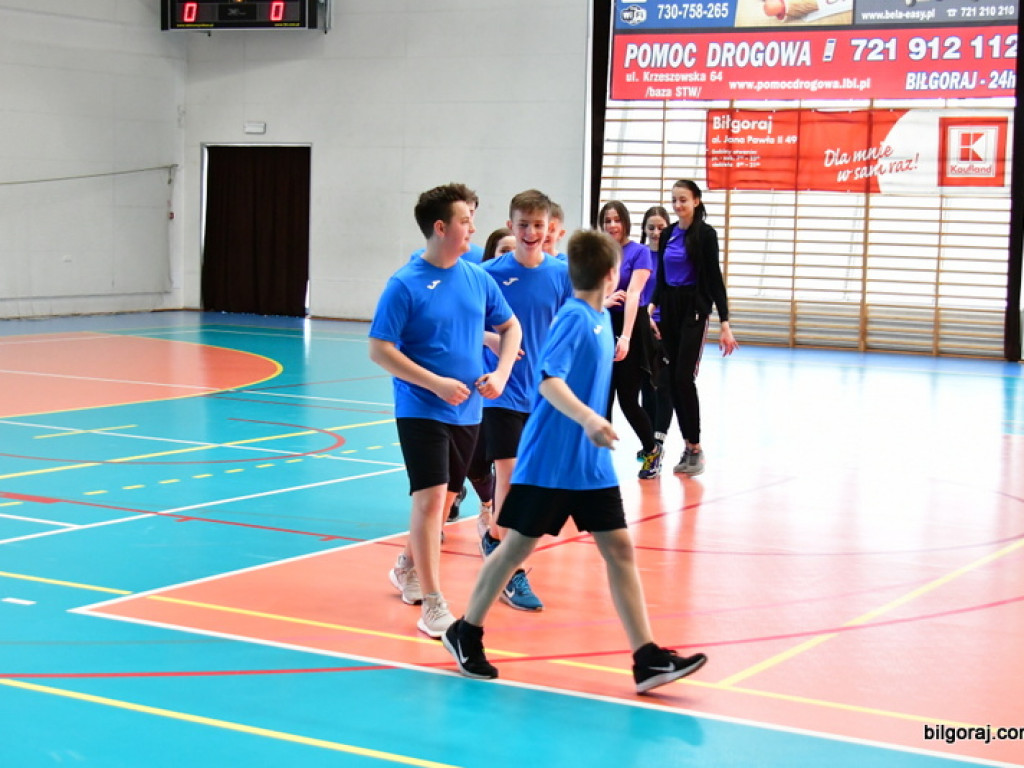 Siatkówka, kiermasz i otwarte serca dla Kubusia Pawęzki (FOTO)