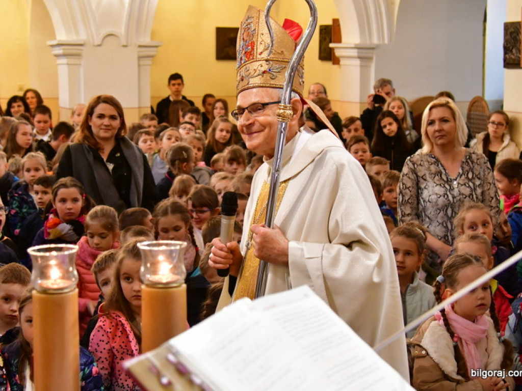 Łączy nas razem Polska. Dzień patrona w SP Nr 5 (FOTO)