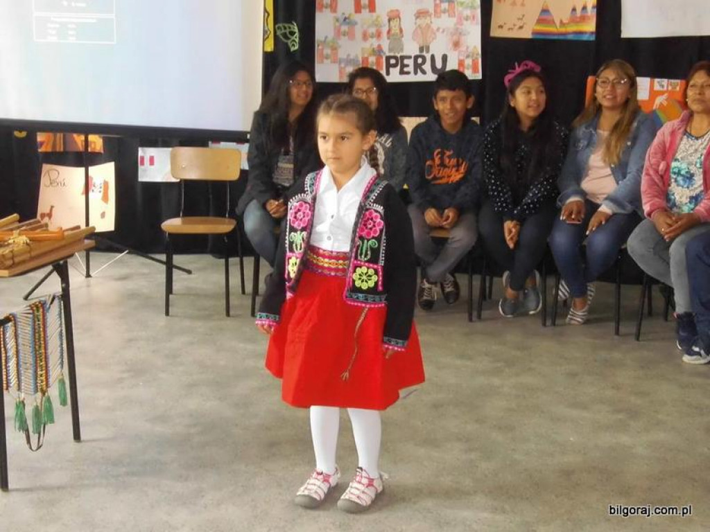 „Kolorowy dzień w Peru” w Szkole Podstawowej w Hedwiżynie (FOTO)