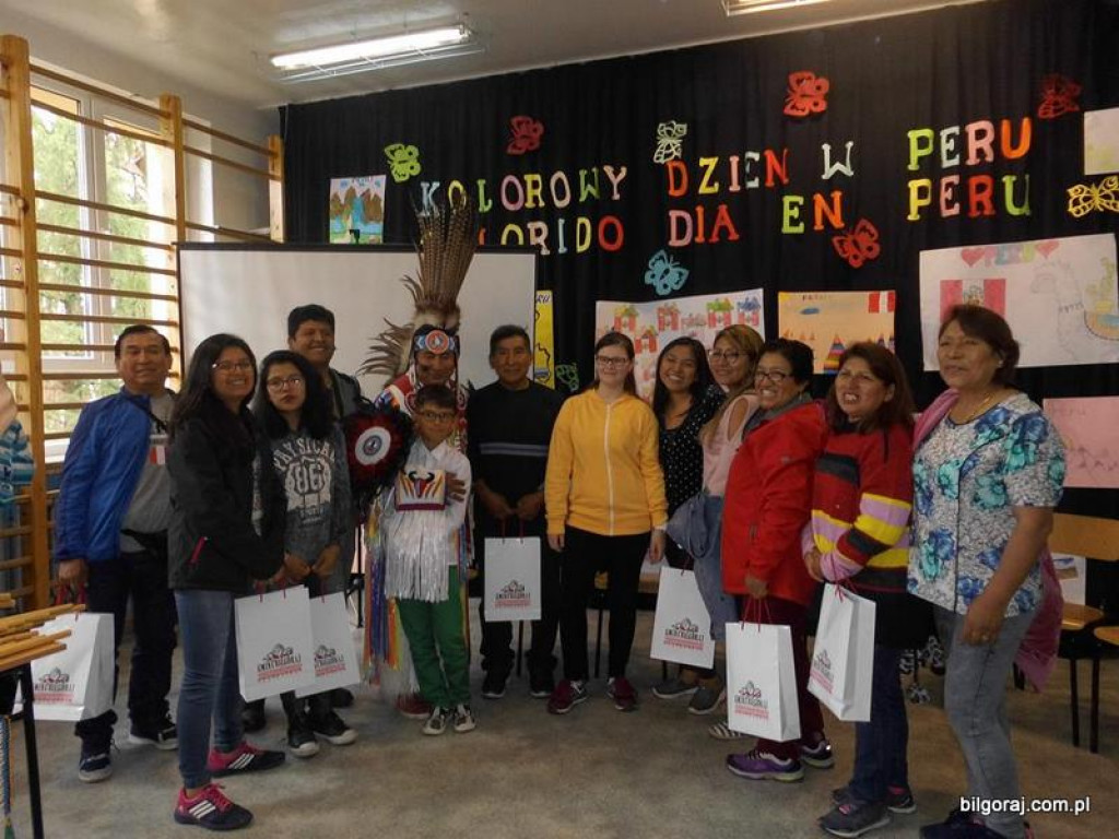 „Kolorowy dzień w Peru” w Szkole Podstawowej w Hedwiżynie (FOTO)