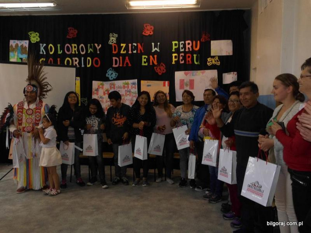 „Kolorowy dzień w Peru” w Szkole Podstawowej w Hedwiżynie (FOTO)